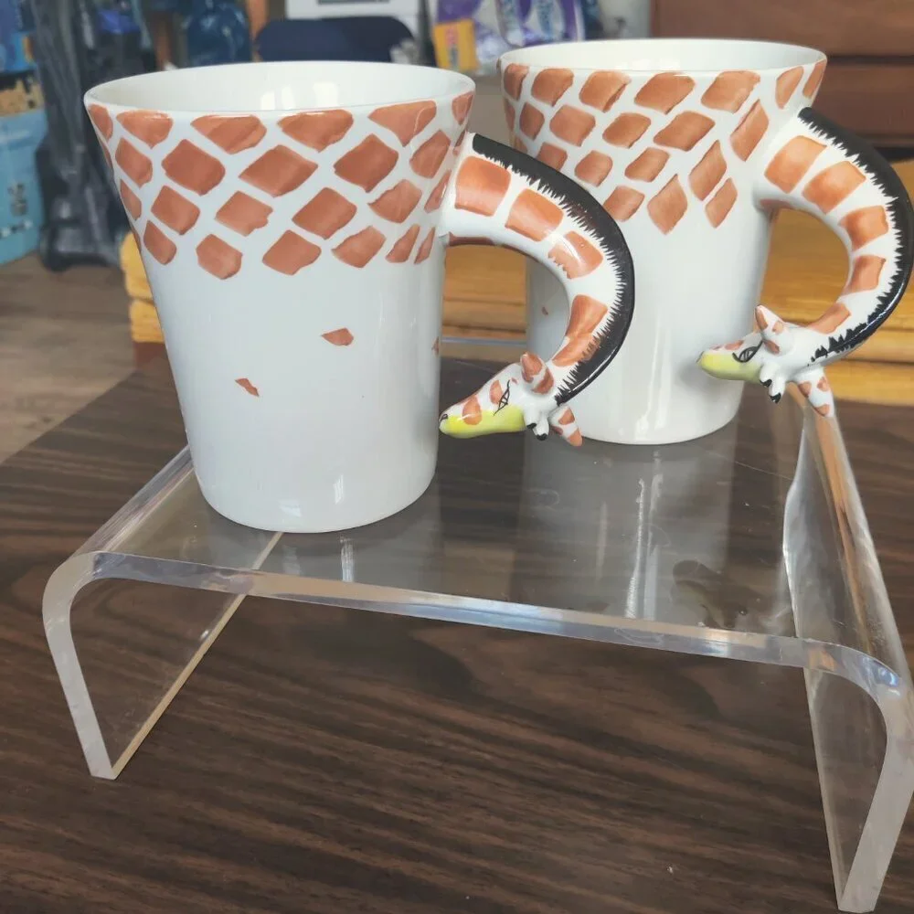 Pier One Giraffe Coffee Mug (2 avail) A 3D giraffe whose neck is a coffee handle